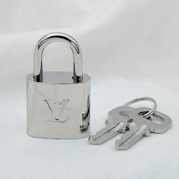 Louis Vuitton Silver Padlock With Two Keys #315